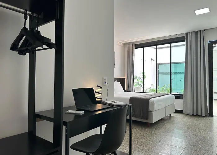Status Elegance (Adults Only)